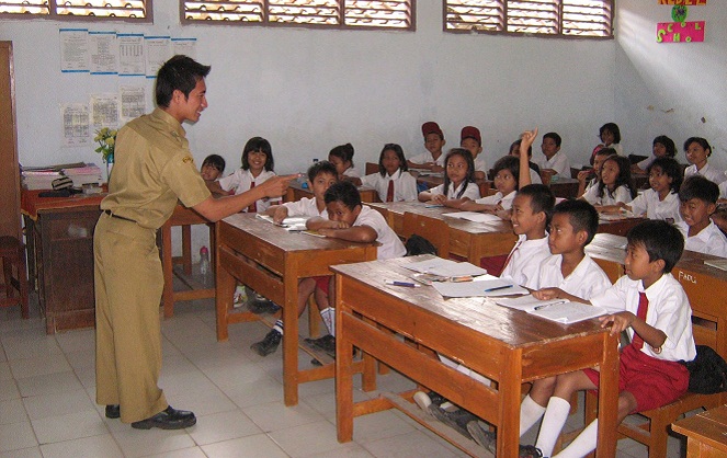 Guru bahasa Indonesia mungkin akan punya prospek karir yang lebih bagus [Image Source]