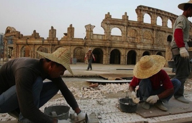 Tak perlu keliling dunia kalau semua landmark terkenal juga bisa didapatkan di China [Image Source]