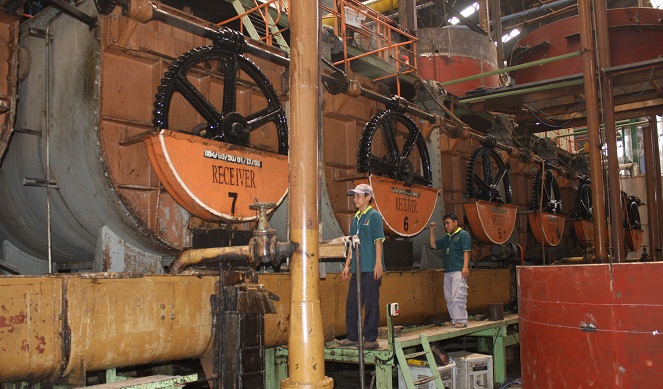 Pabrik gula peninggalan Belanda masih beroperasi hingga sekarang [Image Source]