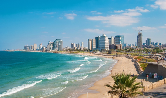Tak hanya metropolitan, Tel Aviv juga punya pantai yang keren [Image Source]