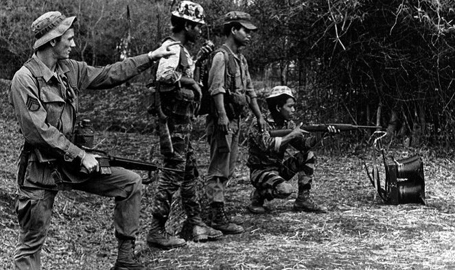 Pasukan Degar tengah dilatih oleh militer Amerika untuk melawan Viet Cong [Image Source]