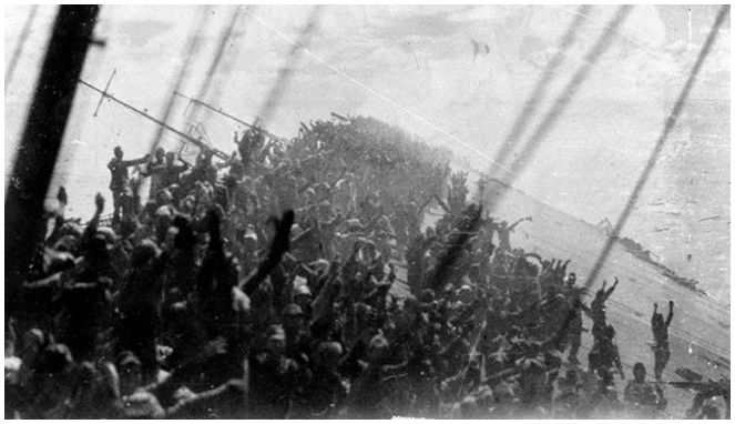 Awak kapal Zuikaku bersorak Banzai sebelum tenggelam [Image Source]