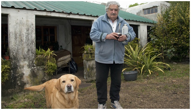 Jose Mujica di rumahnya yang sederhana [Image Source]