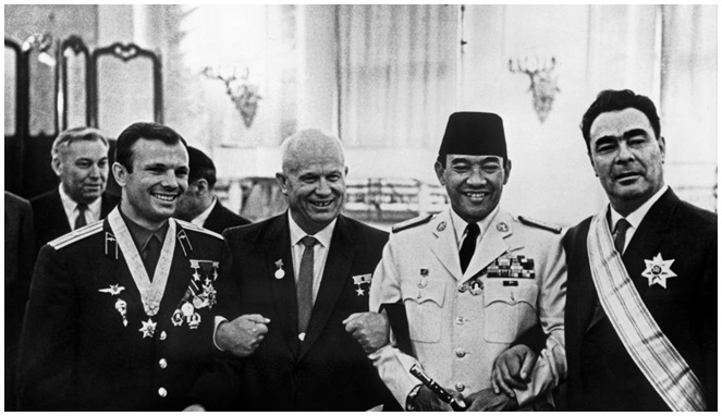 Presiden Soekarno saat di Uni Soviet [Image Source]