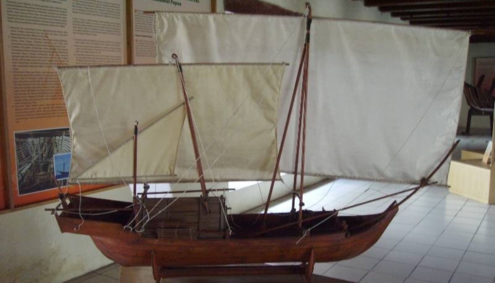 Replika Perahu Patorani [image source]