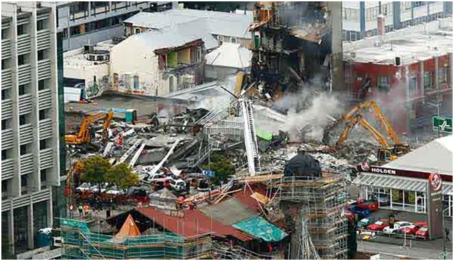 Reruntuhan gedung akibat gempa bumi [Image Source]