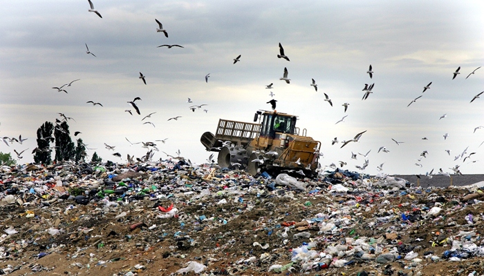 Sampah dan Limbah Lambat Laun Mengubur Bumi [image source]