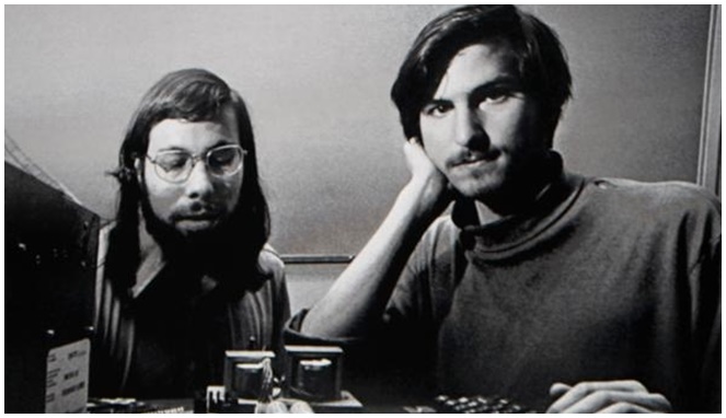 Steve Jobs dan Steve Wozniak [Image Source]
