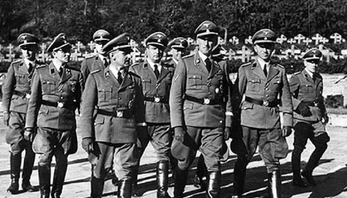 Tugas Gestapo Kepada Hitler [image source]