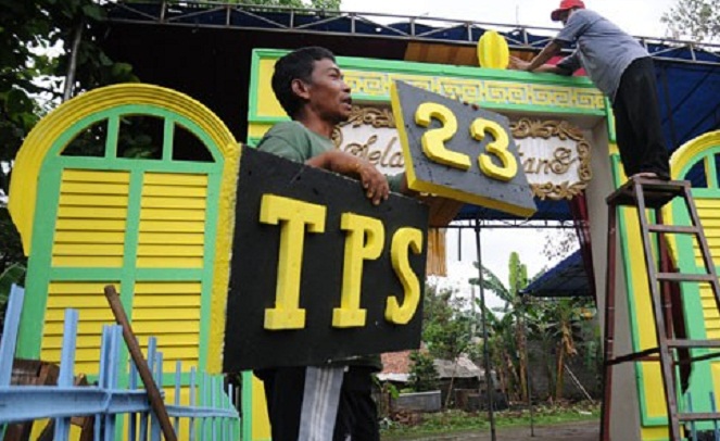 Hias TPS juga jadi pemandangan khas Pilkada yang cuma ada di Indonesia [Image Source]