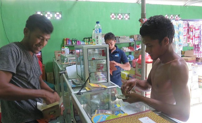 Orang-orang Timor Leste sering membeli barang di Indonesia [Image Source]