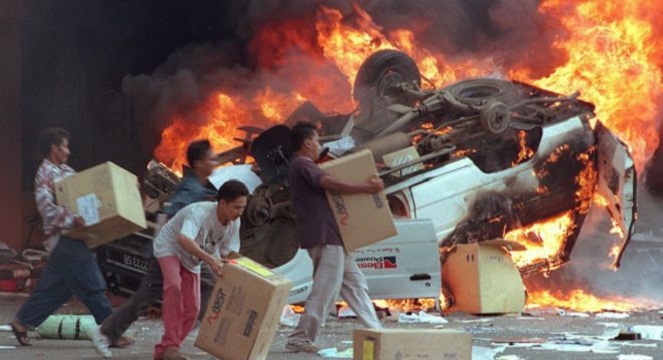 Kejadian Mei 1998 dulu begitu membekas di ingatan orang-orang China [Image Source]