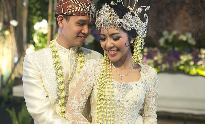 Menurut mitos pria Jawa jangan pernah menikahi wanita Sunda [Image Source]