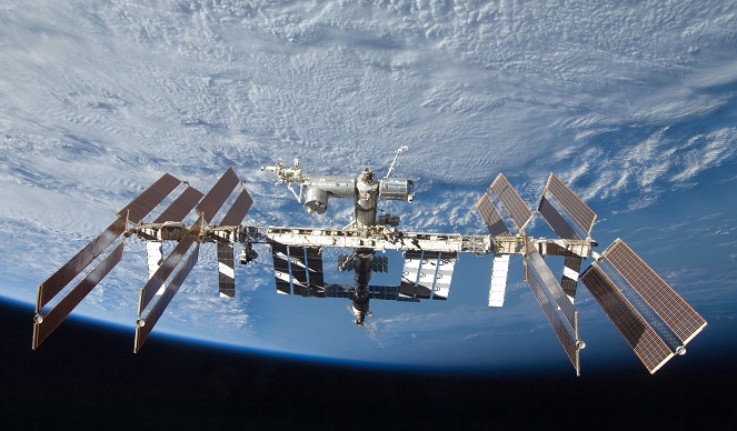 Ketika Bumi bergejolak, tidak ada tempat aman kecuali ISS ini [Image Source]