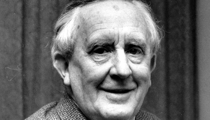 JRR Tolkien pengarang The Lord of the Rings [image source]