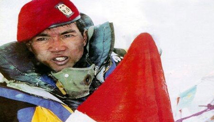 Pendaki Pertama dari Asia Tenggara yang Menakhlukkan Gunung Everest [image source]