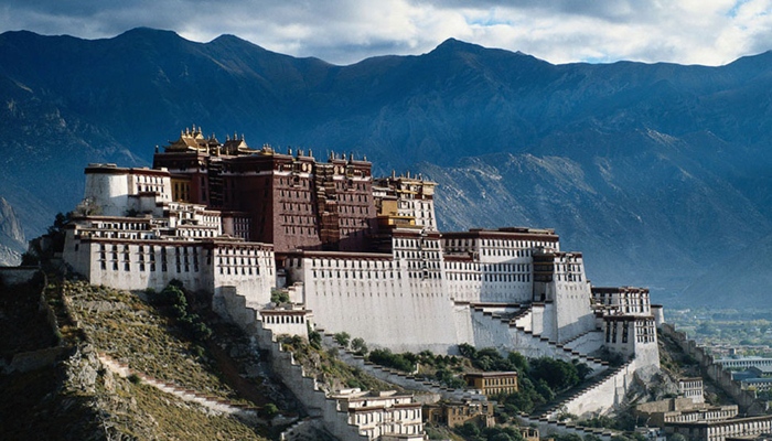 Salah satu bangunan bersejarah di Tibet [image source]