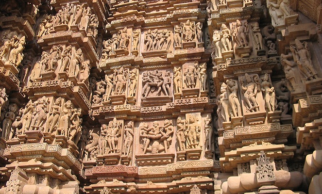 Dari relief ini terlihat jika India kuno memang bangsa yang doyan melakukan dosa [Image Source]