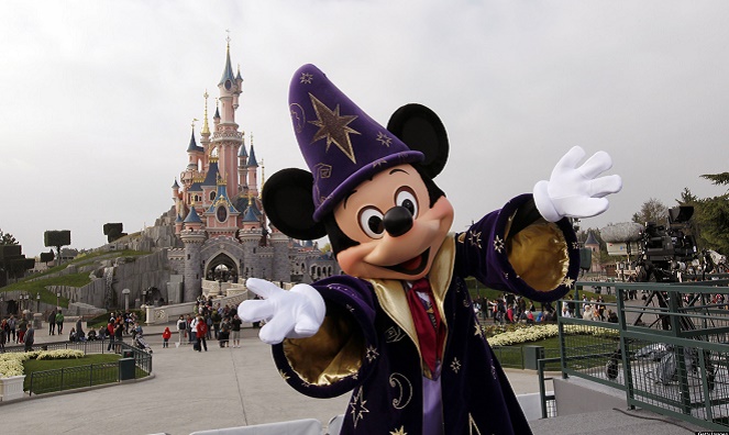 Pangeran Arab menghamburkan uang dengan menyewa Disneyland untuk dirinya sendiri [Image Source]