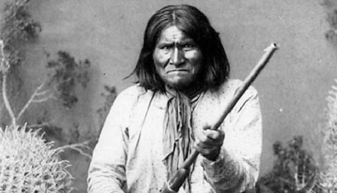 Perjuangan Geronimo diawali dari dendam atas kematian orang-orang terdekatnya [Image Source]