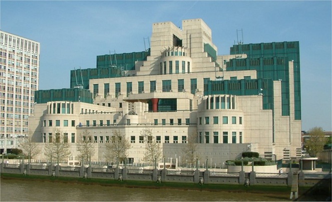 Di sinilah para agen MI6 berkumpul dan melakukan analisa hebat mereka [Image Source]