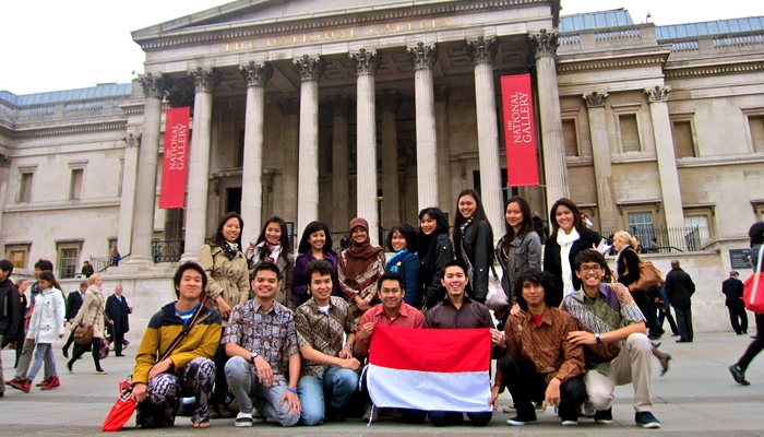 pelajar Indonesia di luar negeri [image source]