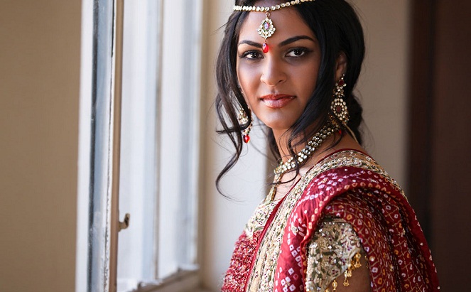Orang India doyan pesta, maka siapkan banyak uang kalau menikahi salah satu gadis di sana [Image Source]
