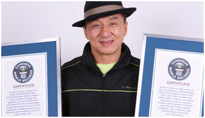 Jackie Chan dan penghargaan Guiness [Image Source]