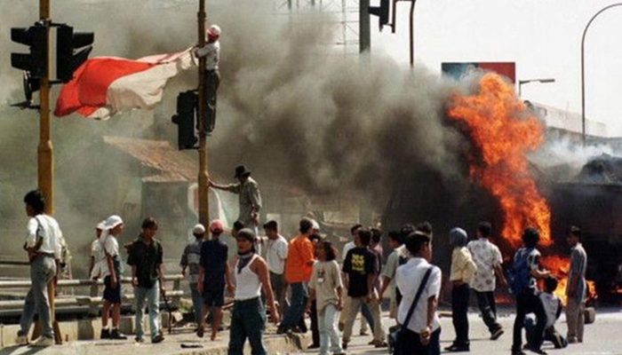 Kerusuhan 1998 yang merupakan propaganda [image source]Anti-China (Tiongkok)