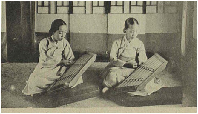 Kisaeng berlatih musik [Image Source]