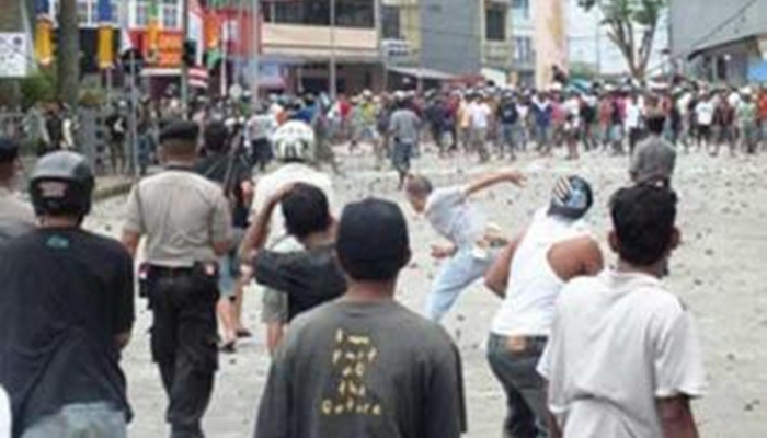 Konflik Antar Agama di Ambon (1999) [image source]