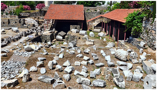 Reruntuhan Mausoleum Halicarnassus [Image Source]