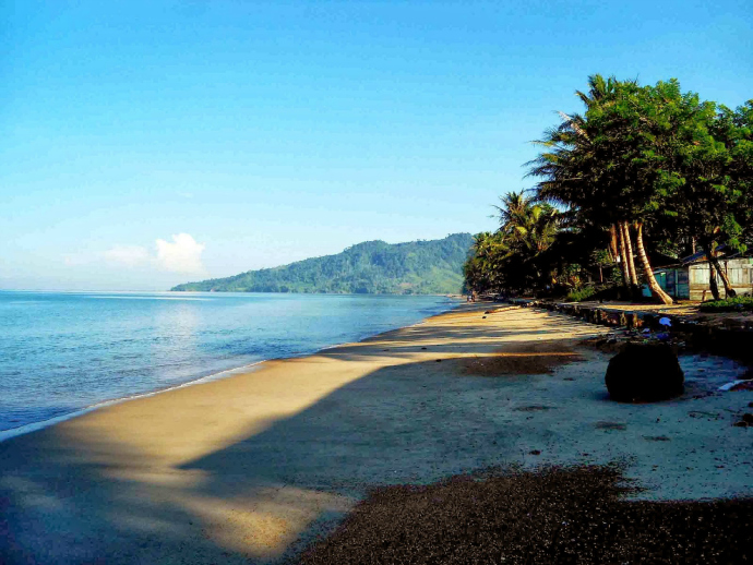 Pantai Pandan Sibolga. Pantainya Medan yang eksotis abis [image source]