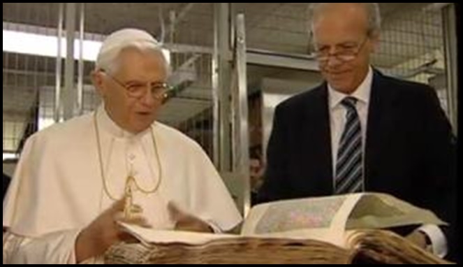 Paus membuka salah satu dokumen di Arsip Vatikan [Image Source]