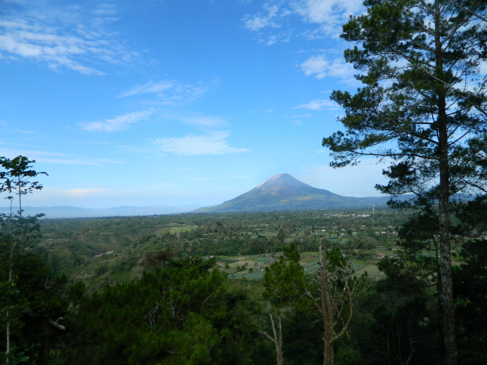 Salah satu panorama bukit Gundaling [image source]