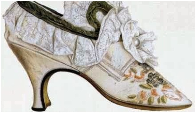 Sepatu high heels pria [Image Source]