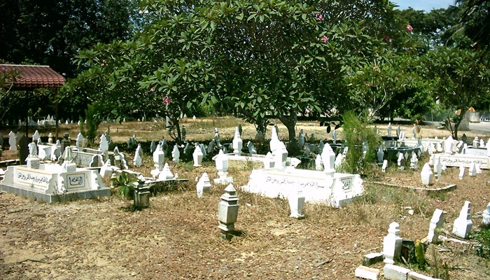 Tanah kuburan bisa digunakan untuk melihat setan [image source]