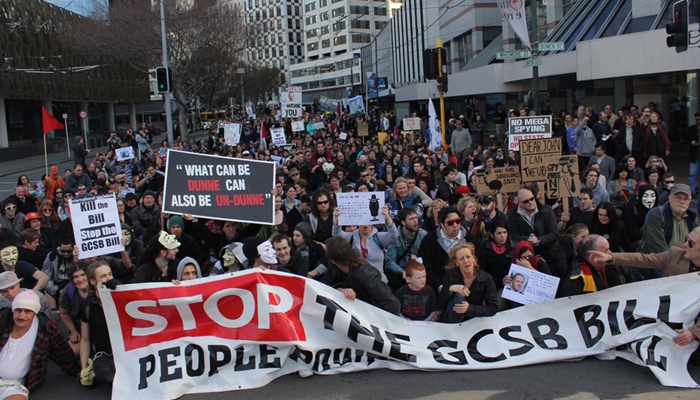 demo anti mata-mata di Selandia Baru [image source]