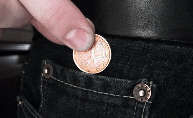 Kantung kecil di celana jeans ternyata punya fungsi besar bagi penambang emas kala itu [Image Source]