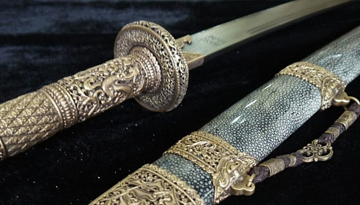 pedang Damascus Steel [image source]
