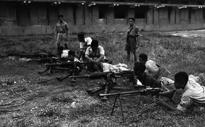 Senjata rampasan Jepang juga jadi berkah bagi Indonesia sebagai modal melawan Belanda [Image Source]