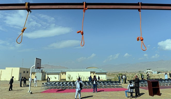 Gantungan bagi para pemerkosa di Afghanistan [Image Source]