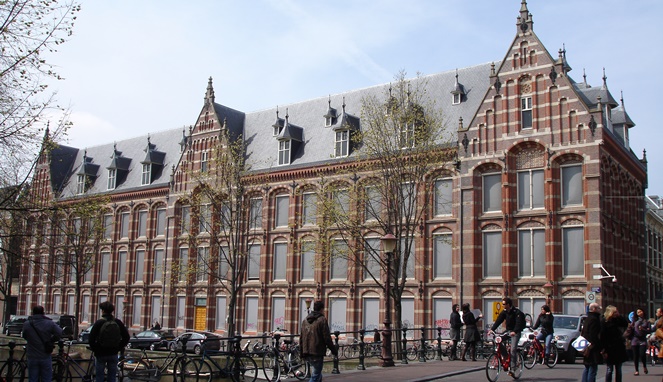 Gedung VOC di Amsterdam [Image Source]
