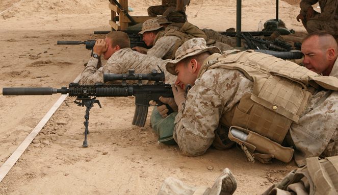 Latihan seorang designated marksman [Image Source]