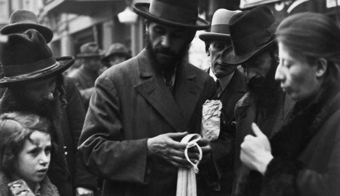 Orang Yahudi di Jerman di masa lalu [Image Source]