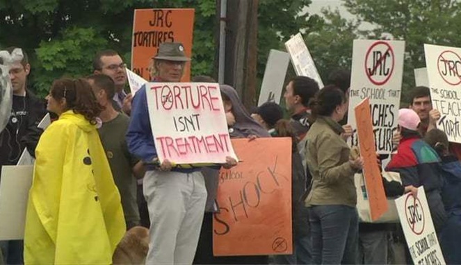 Protes melawan Judge Rotenberg Center [Image Source]