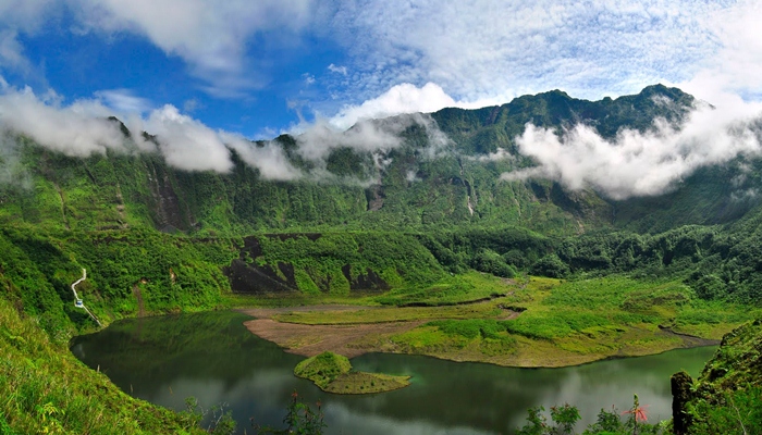 gunung galunggung [image source]