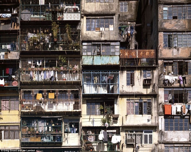 Bangunan padat di Kowloon [Image Source] 