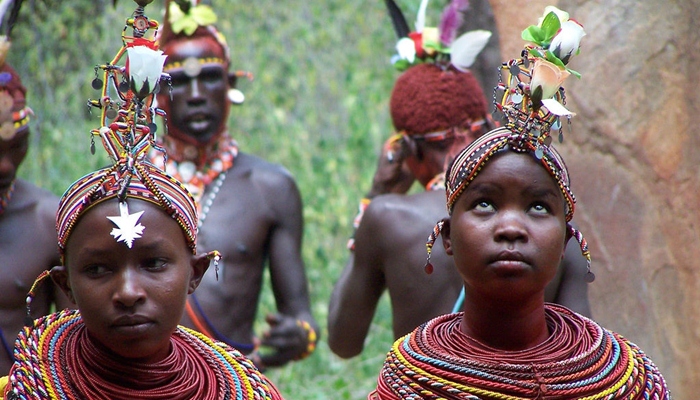 wanita suku pedalaman kenya [image source]
