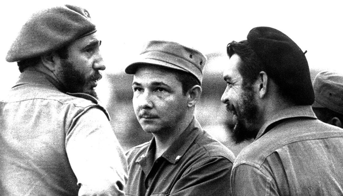 Fidel, Che, dan Raul [image source]